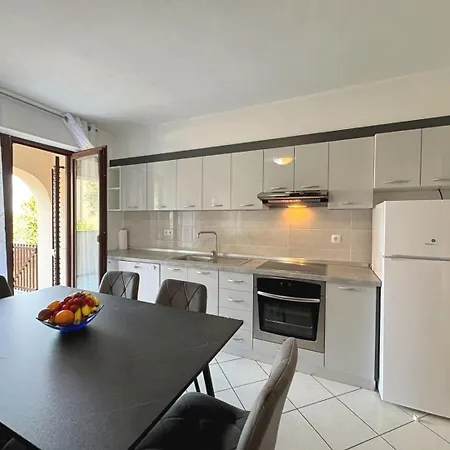 Dunato I Guest house 4*